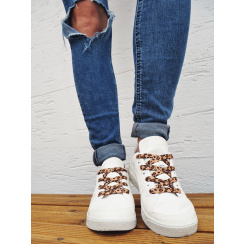 LEO LACES
